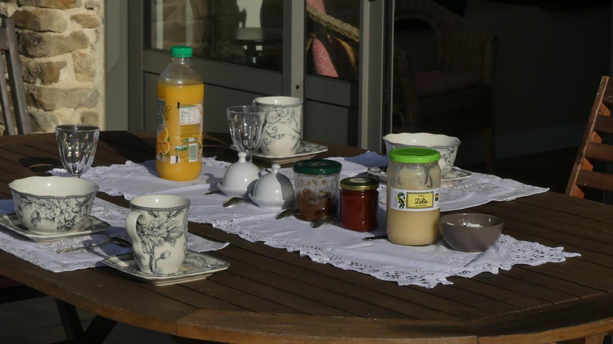 La Petite Lande Bed & Breakfast Ménil Екстериор снимка