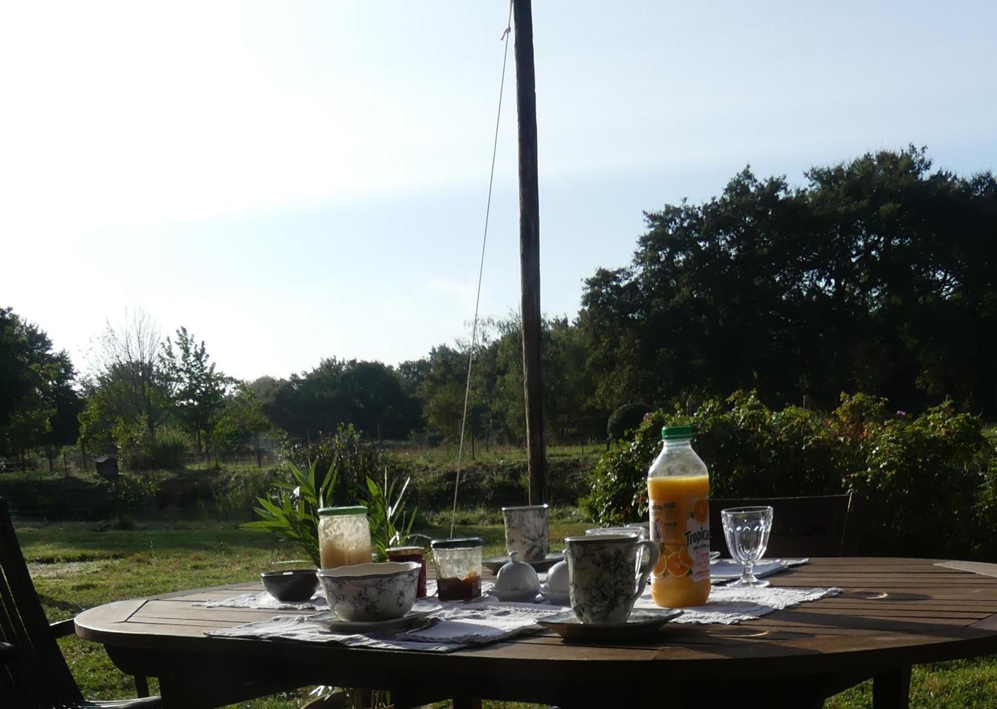 La Petite Lande Bed & Breakfast Ménil Екстериор снимка